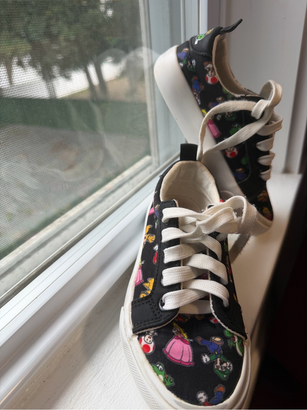 Size 12 (toddler) Nintendo Black Kids Character-Print Sneakers with White Laces